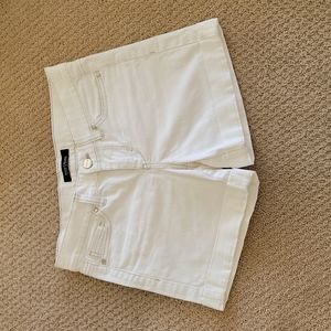 White shorts Women 00 (Whitehouse BlackMarket)